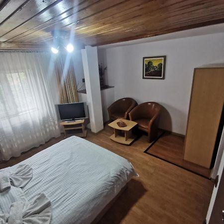 Pensiunea Fara Nume Buşteni Exterior foto