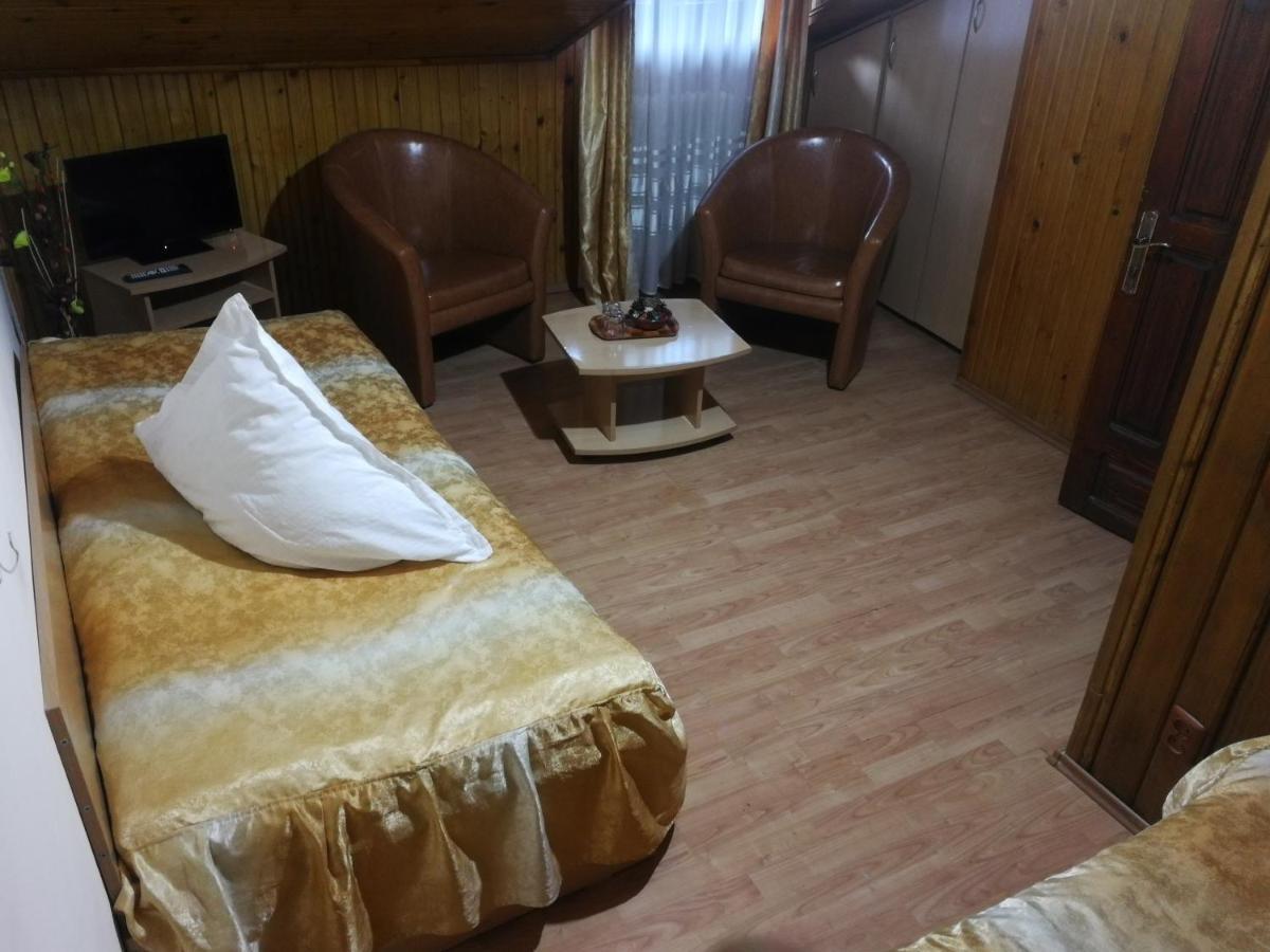Pensiunea Fara Nume Buşteni Exterior foto