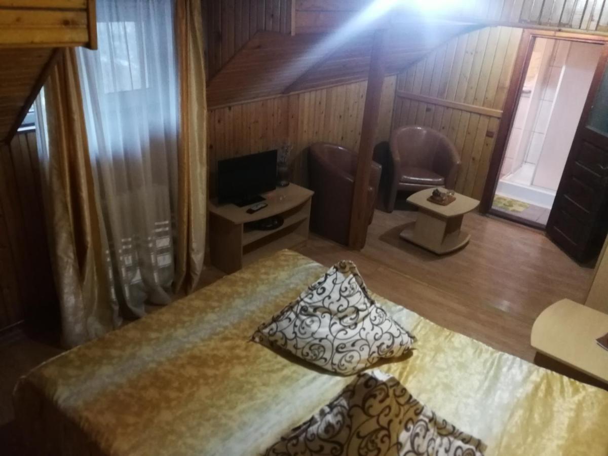 Pensiunea Fara Nume Buşteni Exterior foto